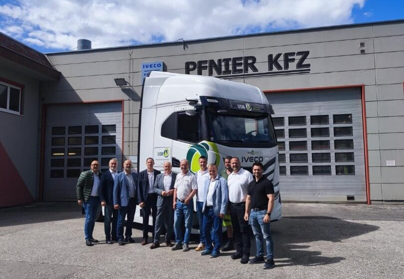 Fahrzeugübergabe bei IVECO-Pfnier 