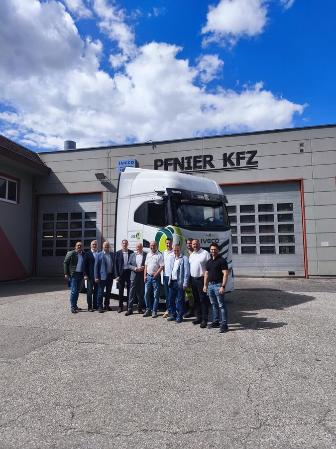 Fahrzeugübergabe bei IVECO-Pfnier Fahrzeugübergabe bei IVECO-Pfnier
